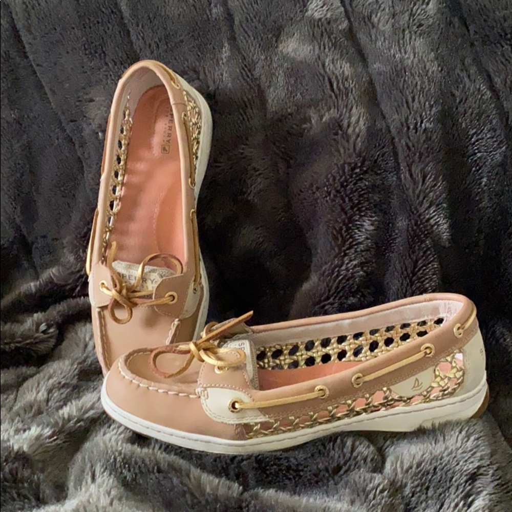 🌟 SPERRY’S tan with gold trim